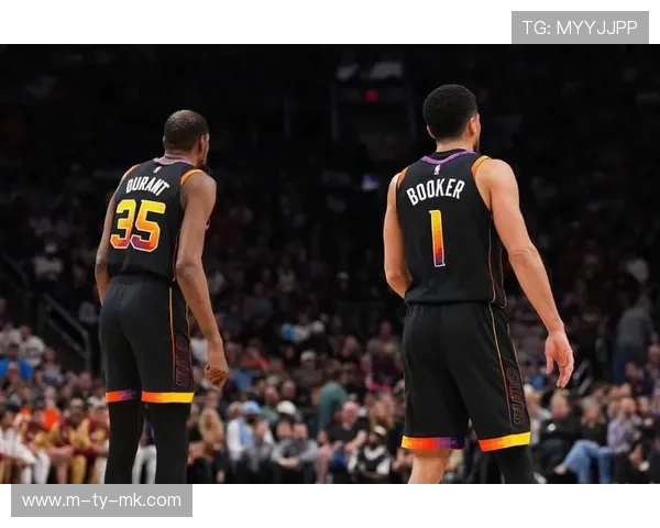 格林外线手感爆棚连中四记三分砍下17分助雄鹿赢得关键胜利