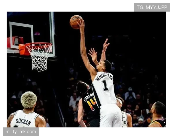 马刺121-94复仇太阳，文班亚马25分钟贡献17分11篮板5盖帽